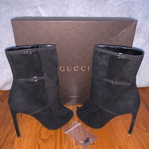 NWT🛍 Black Suede Gucci Open Toe Boots